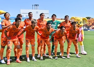 「過去一かっこいいじゃん!!!」J2清水が発表した「限定ユニフォーム」が「センスありすぎて怖い」と大絶賛！“発光タイプ”とのまさかの2種類に、サポーター興奮の画像