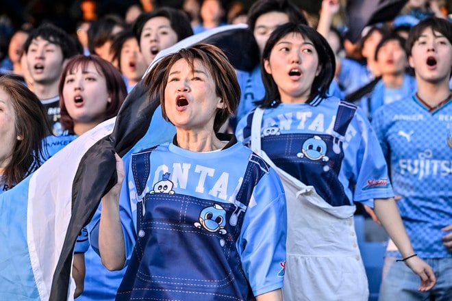 【サポーターアルバム】平日ナイターの試合前から駆け付けた川崎フロンターレのサポーター写真84枚！ 夕日に照らされながらの等々力ショット「川崎フロンターレー横浜FC」の画像016