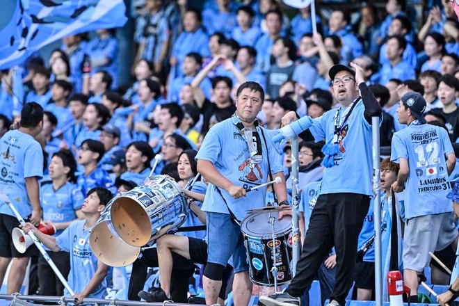 【サポーターアルバム】平日のナイトゲームに2万302人が来場！ 熱すぎる川崎フロンターレのサポーターの試合前の写真71枚！「川崎フロンターレー浦和レッズ」の画像041