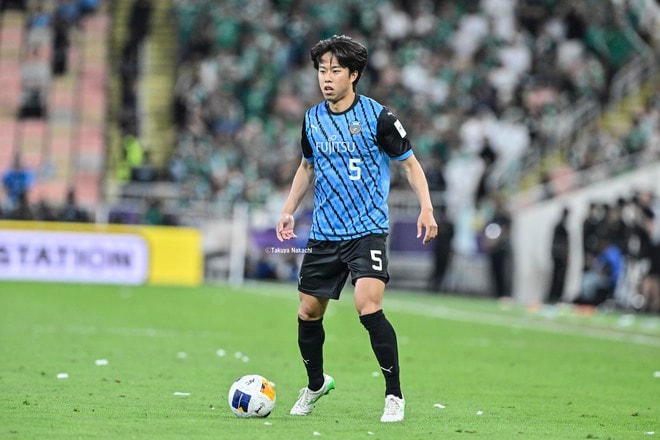 【川崎フロンターレアルバム】ACLE決勝で両SBとして奮闘した佐々木旭の写真40枚！ 試合後に見せた放心状態が表す、すべてを注ぎ込んだ姿「アル・アハリー川崎フロンターレ」の画像024