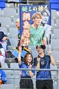 【サポーターアルバム】サッカー日本代表の中国戦完封勝利を支えたサポーター写真63枚！ 韓国・龍仁に駆け付けた現地観客席ショット「日本代表ー中国代表」の画像024
