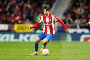 「ポルトガルの神童FW」ジョアン・フェリックスが日本代表・冨安健洋のチームメイトに!?期待を裏切る所属アトレティコ・マドリードでの「30mドリブルゴール」とプライベートで見せた「驚異のヘディングテクニック」の画像