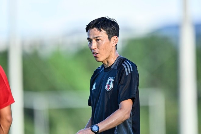 「現役さながらの足捌き」「頼もしい限り」サッカー日本代表の練習に参加した元日本代主将・長谷部誠コーチの動きにファン興奮！ 長友佑都ら現役選手と一緒に鳥かごで魅せたの画像005