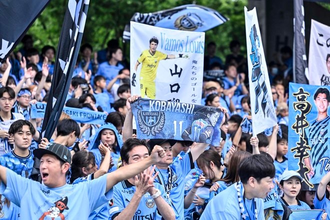 【サポーターアルバム(3)】G大阪戦での観客席＆入場時の川崎フロンターレのサポーター写真77枚！選手と手をつないだ子どもたちなど現地写真「川崎フロンターレーガンバ大阪(3)」の画像018