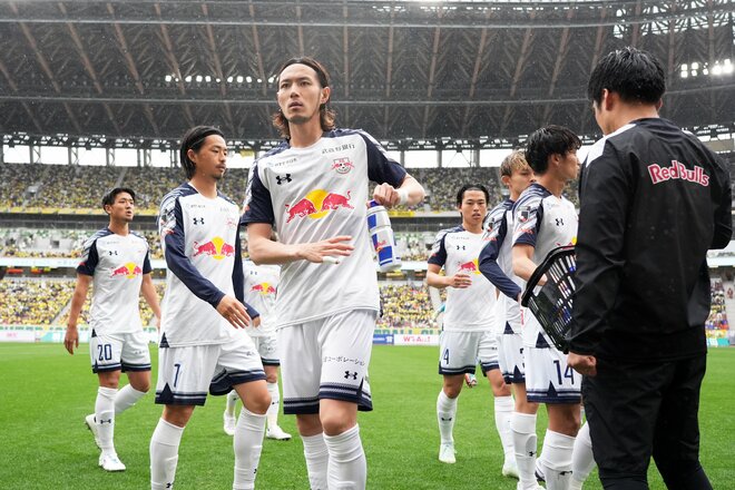 開始5分の背番号10の先制ゴールで幕開け！雨天の国立での1位と3位の上位対決はアウェイチームに軍配【ジェフユナイテッド千葉vsRB大宮アルディージャ】PHOTOギャラリー27連写の画像005