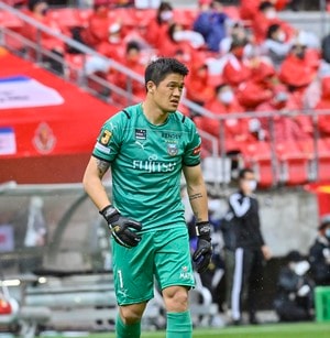 「鳥肌が立った」川崎フロンターレGKチョン・ソンリョンが浦和レッズ戦で見せた「指先スーパーセーブ」が話題に!「ソンリョンは神」とサポーター大興奮!【動画】の画像
