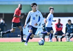 「ポジションに関係なく自分を出せるようにならなければ」川崎MF大関友翔が明かした2度目のキャンプの心持ち。昨年は「トップ昇格のため」だったが、今季は「試合に出るために」【川崎フロンターレ・期待の新戦力(1)】の画像