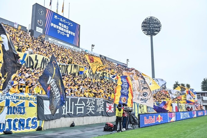 【サポーターアルバム】敵地で完敗も、試合後に大きな声で鼓舞したベガルタ仙台のサポーター写真63枚！ 人数＆声量で圧巻！！「ＲＢ大宮アルディージャーベガルタ仙台」の画像044