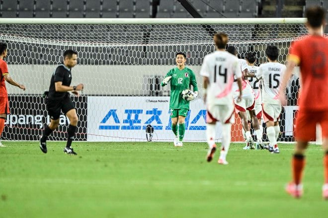 【植田直通＆早川友基アルバム】鹿島アントラーズの2人の中国戦でのプレー写真56枚！ 早川は日本代表デビュー、植田は久々復帰の記念姿「日本代表ー中国代表」の画像004