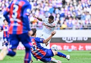 「感動です」「彼らの涙は…最高に美しい」川崎フロンターレの選手が見せたFC東京戦後の「男泣き姿」がサポーターの心を打つ！ GKが退場する激戦を制すも逆転優勝ならず、ピッチで感情あらわにの画像