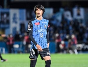 「これ現地で見たの一生の思い出すぎる」三笘薫が川崎時代に見せた、横浜FM戦での「脅威の60mドリブルアシスト」に脚光！「普通の選手では出来ないプレー」の声の画像