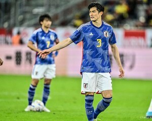 「大地がロドリにプレッシャーをかけたら薫はＳＢに行け」サッカー日本代表DF谷口彰悟が実践した三笘薫の生かし方。スペイン戦後半から出場のドリブラーに、「低い位置で立たせるのはもったいない」の画像