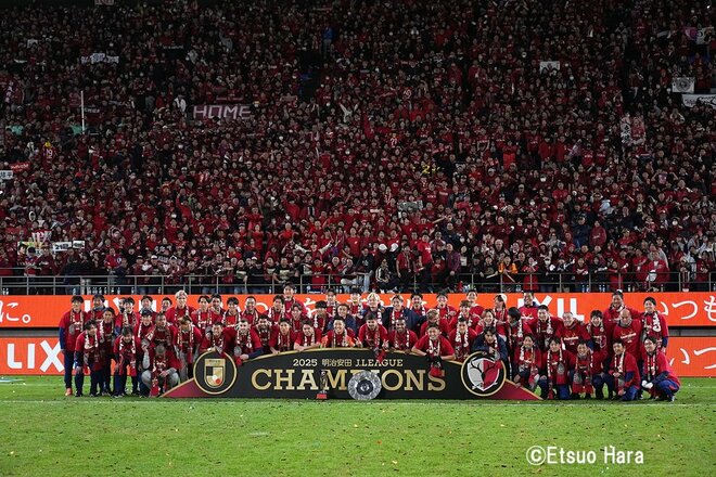 常勝軍団を復活させた2人！抱き合った新旧の指揮官！最後まで戦い続けた優磨！観客席を赤く染めたサポーターたち！茨城県はJ1、J2同時優勝！【鹿島アントラーズvs横浜Ｆ･マリノス】原悦生PHOTOギャラリーの画像012