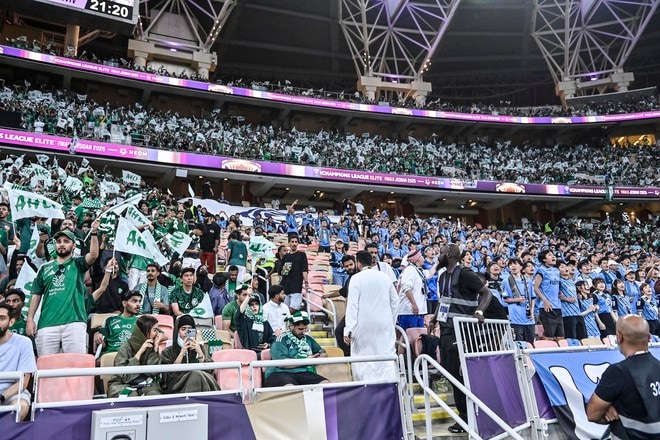 【サポーターアルバム】サウジアラビア・ジェッダ開催のACLE決勝に川崎サポーター700人が集結！ 現地で声援を送ったサポーター写真78枚「アル・アハリー川崎フロンターレ(1)」の画像003