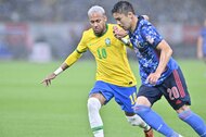 日本代表戦でPK得点のネイマール、ペレの記録「ブラジル代表歴代得点王」目前!「出場5試合すべて」「内訳で最多」の日本相手に決めた「最初のゴール」とは? の画像