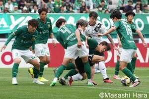 試合結果を象徴する｢崩れ落ちた｣汰木康也の“執念”と｢取り消された｣綱島悠斗の“2枚目”、試合後に城福浩監督が挙げた｢課題｣【東京ヴェルディvsヴィッセル神戸】PHOTOギャラリーの画像