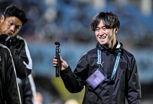 【J1川崎を取材して感じた「育てる力と心」とは(6)】さまざまに目を配る石田亮太広報。勝っても負けても変わらぬチーム愛と「そわそわします」と話すほどの想いの画像