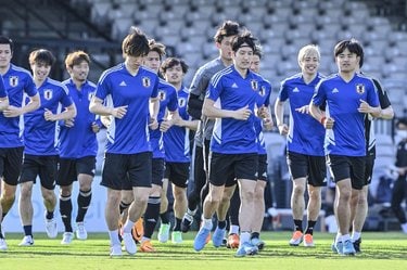 画像 写真 サッカー日本代表 オーストラリア戦に向け現地で非公開練習 公開された冒頭15分 で吉田麻也 久保建英 伊東純也ら21人が見せた動き 日本代表 ニュース サッカー批評web