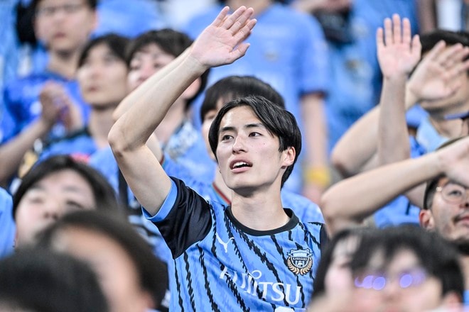 【サポーターアルバム】アジア青覇を果たすべく700人の川崎サポーターがACLE決勝に駆け付けた！ 現地で声援を送ったサポーター写真72枚「アル・アハリー川崎フロンターレ(2)」の画像004