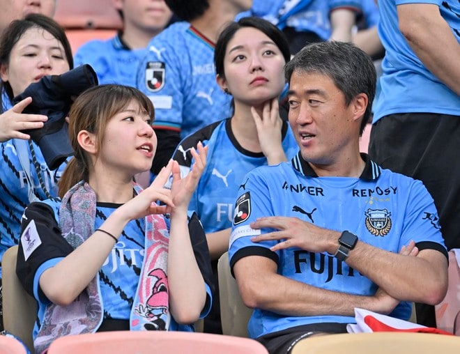 【サポーターアルバム】ACLE決勝に駆け付けた川崎サポーターは衝撃の700人！ 現地で声援を送ったサポーター写真81枚「アル・アハリー川崎フロンターレ(3)」の画像056
