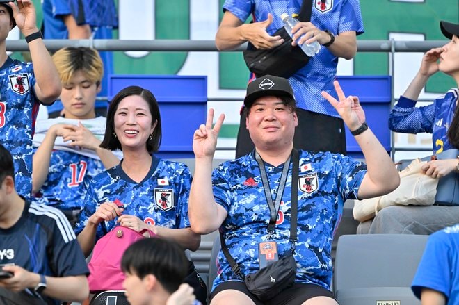 【サポーターアルバム】サッカー日本代表の中国戦完封勝利を支えたサポーター写真63枚！ 韓国・龍仁に駆け付けた現地観客席ショット「日本代表ー中国代表」の画像029
