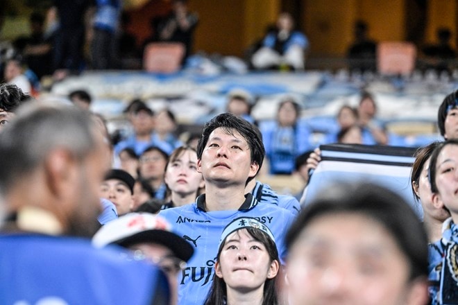 【サポーターアルバム】ACLE決勝で敗退した川崎サポーターの涙の姿……試合後、現地で感情を爆発させたサポーター写真51枚「アル・アハリー川崎フロンターレ」の画像013