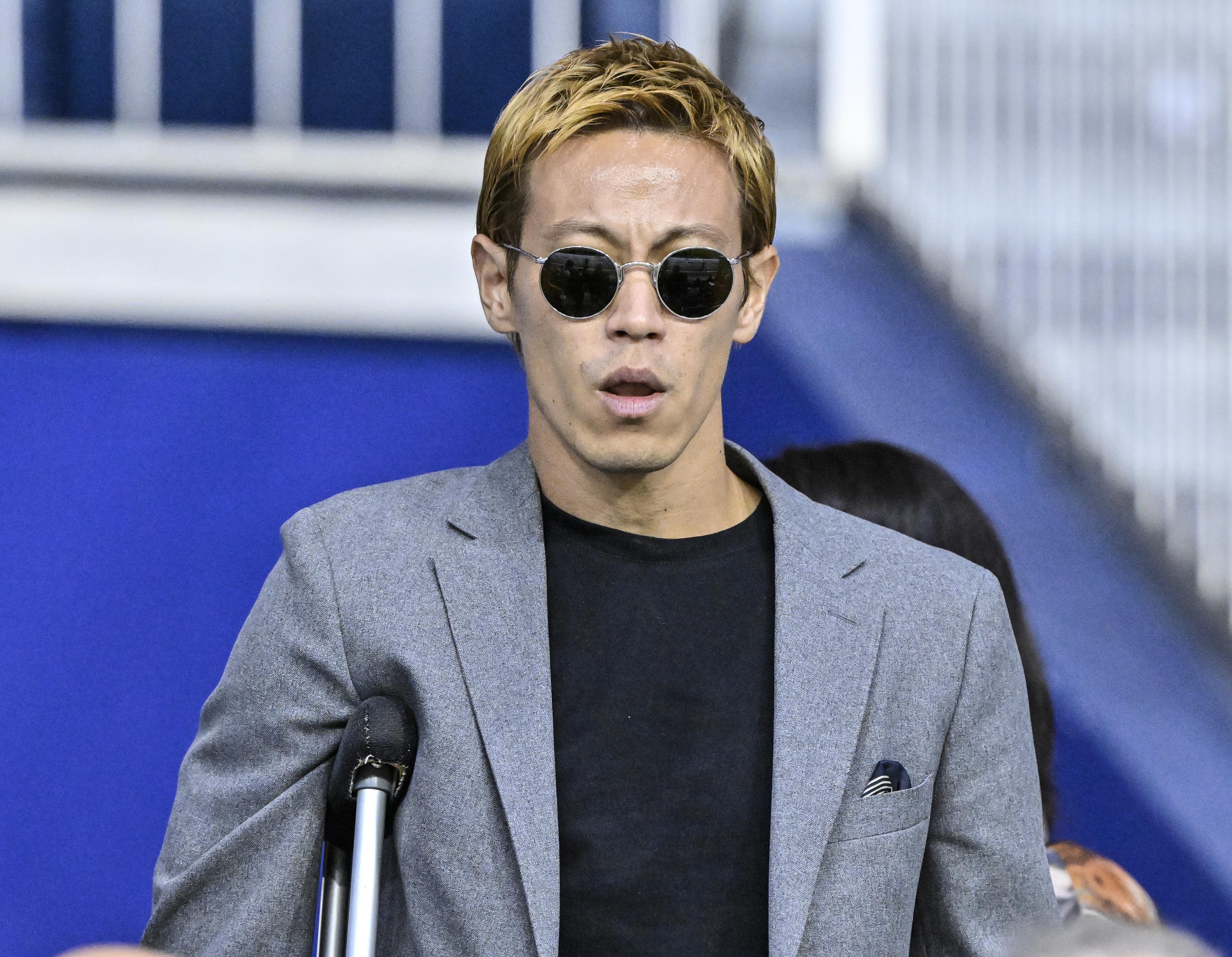 2人とも あっ 察し みたいな感じ サッカークロアチア代表mfペリシッチに騙される元日本代表 本田圭佑の姿が 放送席の映像 とともに特別公開 長年の友人みたいに当たりが強い 概要 注目選手 ニュース サッカー批評web