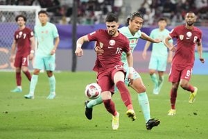 カタール10番のスーパーボレーが炸裂！【PHOTOギャラリー AFCアジアカップ カタール代表vs中国代表 2024年1月23日 0:00キックオフ】（渡辺航滋撮影）の画像