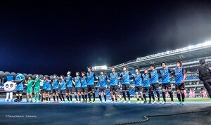 「笑顔溢れてる」小林悠が等々力での『キャプテン翼』作者ショット公開！ 家長昭博、大島僚太らが笑顔を見せる中、興奮していた意外な選手の名前も明かすの画像