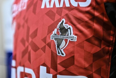 新鮮だね｣J2復帰を目指す熊本の新ユニフォームに賛辞の嵐！｢胸