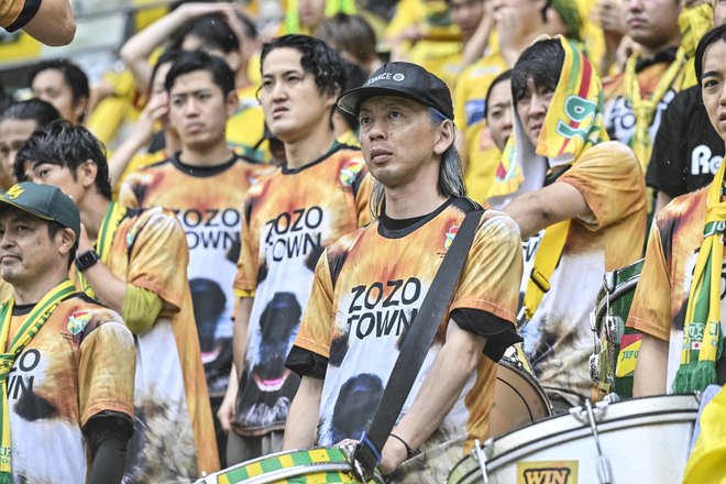 【千葉サポーターアルバム】雨の中で首位堅持のチームを後押しした「ジェフユナイテッド千葉のサポーター写真99枚」！ ゴール裏の熱狂ショット「ジェフユナイテッド千葉ーベガルタ仙台」の画像064