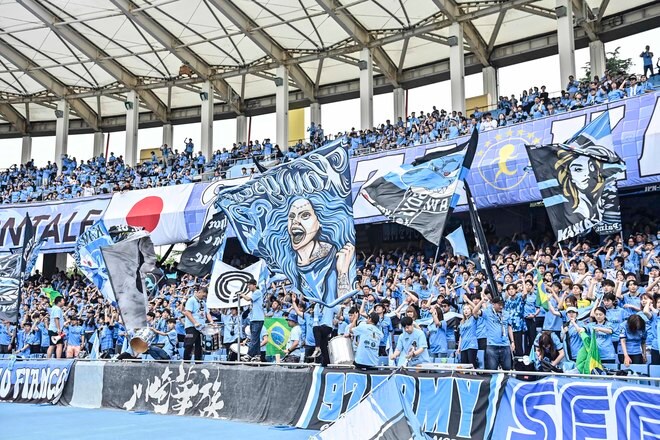 【サポーターアルバム(3)】G大阪戦での観客席＆入場時の川崎フロンターレのサポーター写真77枚！選手と手をつないだ子どもたちなど現地写真「川崎フロンターレーガンバ大阪(3)」の画像072