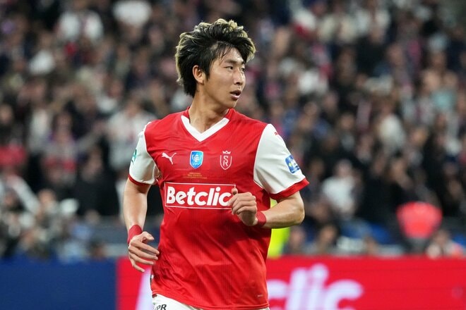 運命の大一番！サッカー日本代表・伊東純也、中村敬斗、関根大輝が語った｢世界一のクラブ｣と｢降格プレーオフ｣(1)純也＆敬斗いつものルーティンと作れない攻撃の形｢準優勝は奇跡ですね｣【激闘33連写】の画像024