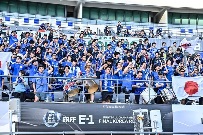 【サポーターアルバム】サッカー日本代表の中国戦完封勝利を支えたサポーター写真63枚！ 韓国・龍仁に駆け付けた現地観客席ショット「日本代表ー中国代表」の画像063