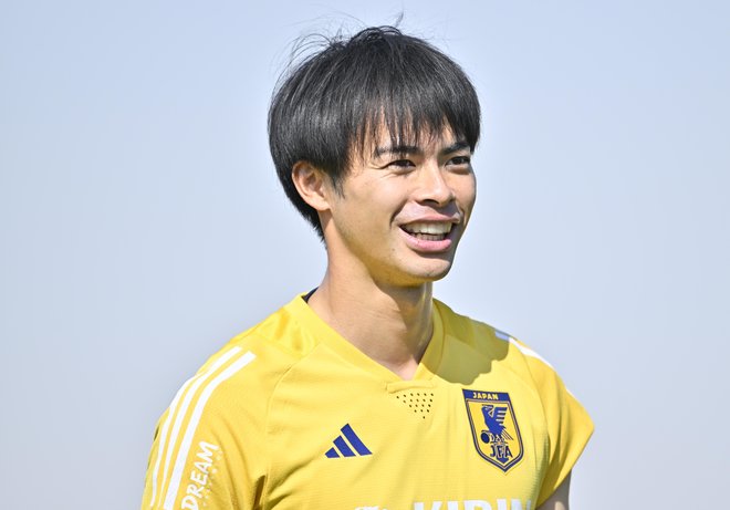 「やっぱり目立つ」ブライトンのサッカー日本代表・三笘薫「18歳のプレミア初ゴール」でもクローズアップ サッカー批評web