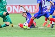 「“降格なし”シーズンの特別な一戦」湘南ー清水 PHOTOギャラリー「ピッチの焦点」の画像