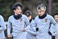 ｢やっぱランス兄弟なんだよなぁあああ｣日本代表“中村敬斗→伊東純也”でフィニッシュ！ 流れるような見事なカウンター攻撃に｢これ惜しかったー!!｣｢ランス兄弟、息ぴったり｣