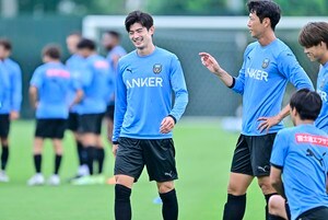 「このコンビが好き!!」J1川崎に新たな「謎の練習生」登場！ 公開された“アンカー2ショット”に「1人ぐらい加入してくれてもいいのよ？」などファン興奮！の画像