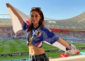 ｢かっこつけてる感じがウザめ｣整形告白も話題、W杯で｢美人すぎるサポーター｣として話題のジュビロ公式アンバサダー、ピンク髪イメチェン近影に｢オーラが凄い｣｢たまらん｣の声の画像