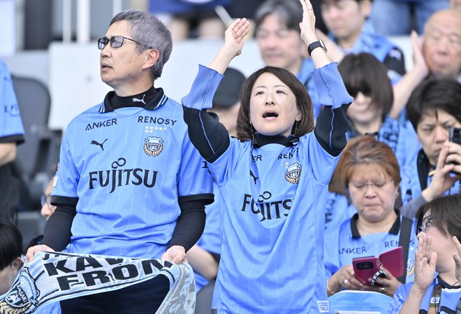 【サポーターアルバム(3)】G大阪戦での観客席＆入場時の川崎フロンターレのサポーター写真77枚！選手と手をつないだ子どもたちなど現地写真「川崎フロンターレーガンバ大阪(3)」の画像059