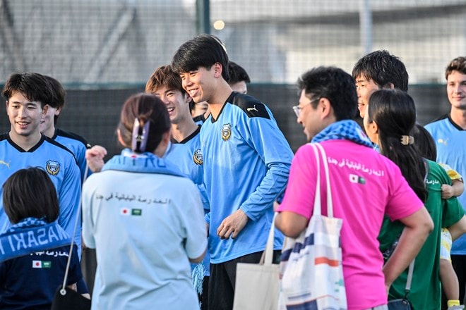 【川崎フロンターレアルバム】サウジアラビア到着翌日4月23日のジェッダ市内での「コーチングスタッフ＆クラブスタッフ写真」と「選手と子どもたちの交流写真」合計98枚！の画像082