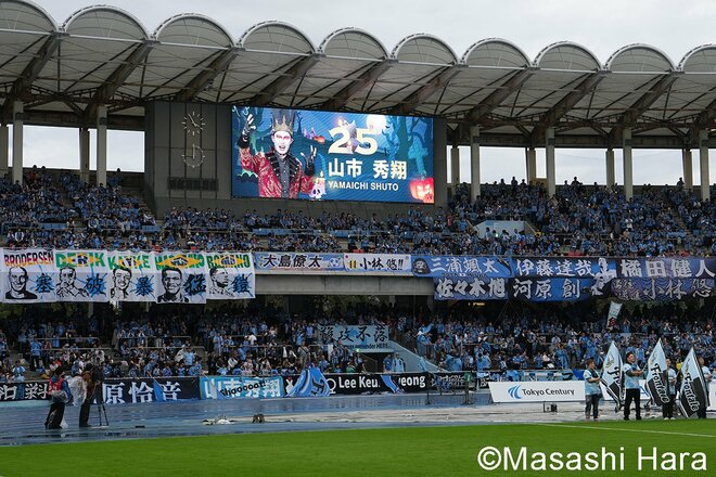 雨中の激闘後に幸せな光景！ 相思相愛の岡山サポーターと川崎のスベンド・ブローダーセンの絆！ デリキ・ラセルダの巧みなシュート＆U-21日本代表同士の意地！【川崎フロンターレvsファジアーノ岡山】激闘PHOTOギャラリーの画像001