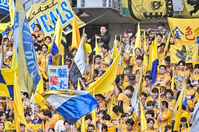 【仙台サポーターアルバム(2)】雨の試合に2000人！ 現地撮影した「ベガルタ仙台のサポーター写真99枚」！「ジェフユナイテッド千葉ーベガルタ仙台」の画像014