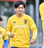 「夫婦円満の日」に長友佑都夫妻も凌駕！ 昨年挙式の大宮アルディージャの"選手ペアも"越えた新潟サポーターの姿に「優勝なのは間違いない」の声の画像