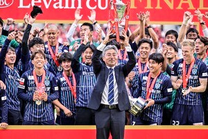 「この動画はいかん」J1福岡の指揮官に捧げる動画にファン感涙！「こんなん泣くやん」「ホントに…泣」などの声の画像