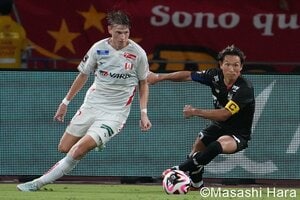 ｢カンテかと思ったらジェバリだった…｣J1名古屋FWキャスパー・ユンカーのプライベート“交友写真”が話題｢久しぶりのユンカー&ショルツ｣｢どういう繋がり?｣の声の画像