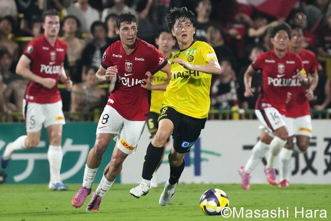 2点ビハインドからの大逆転劇、｢フィジカル的にここまで状態が悪い試合は記憶にない｣スコルジャ監督を嘆かせたロドリゲス監督の狙い【柏レイソルvs浦和レッズ】激闘PHOTOギャラリーの画像001