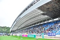 ｢え、このTシャツ神じゃん！｣J1福岡の本拠地最終戦で配布“星空×夜スタ”デザインの応援Tシャツが話題！｢オシャレ｣｢めっちゃほしい！｣｢今年のデザインいいな｣