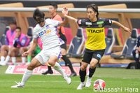 日本代表WBの離脱が生んだ柏の｢新システム｣、“ミシャ式”で左WB小屋松知哉と｢フリーマン｣が変幻自在に躍動【ルヴァン杯決勝で｢変貌を遂げた｣柏、新兵器を｢手に入れた｣広島】(1)