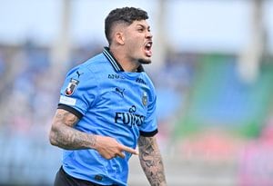 ｢これはエグイなw｣川崎FWエリソン、劇的すぎる豪快弾からの筋肉パフォにファン大興奮！｢そのままお風呂にザブンしそう｣の画像